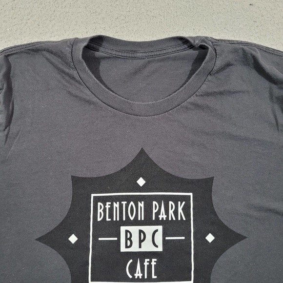 Benton Park Cafe Shirt Womens Medium Gray Crew‎ Neck Short Sleeve Graphic Tee - Picture 3 of 11
